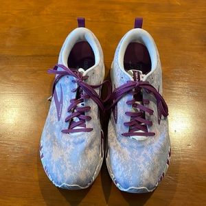 Brooks Revel 4 size 11! Excellent used condition.
